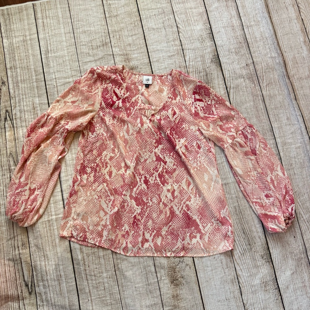 Cabi Bethany Top Shirt Women’s Medium Pink Snakeskin Popover Peasant Sleeves